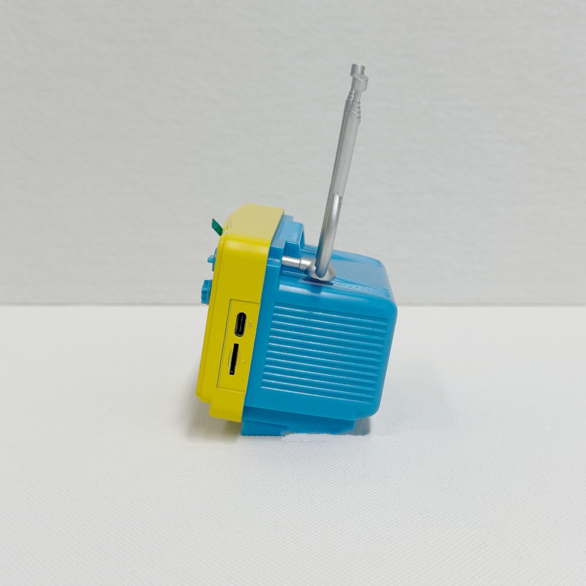 GV300S Retro-Style Creative Wireless C3 Gaming Console